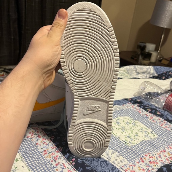 Men’s Nike high top basketball shoes. - Picture 2 of 4